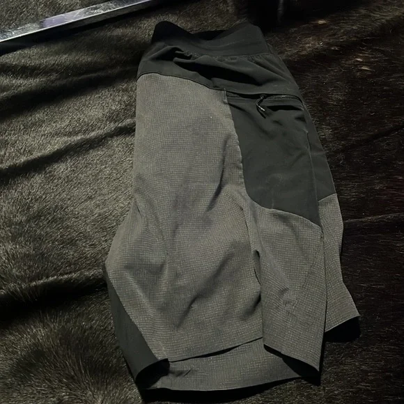 Lululemon shorts 5” - Picture 4 of 4